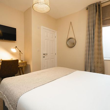تْشورلي Rooms At The Dressers Arms المظهر الخارجي الصورة