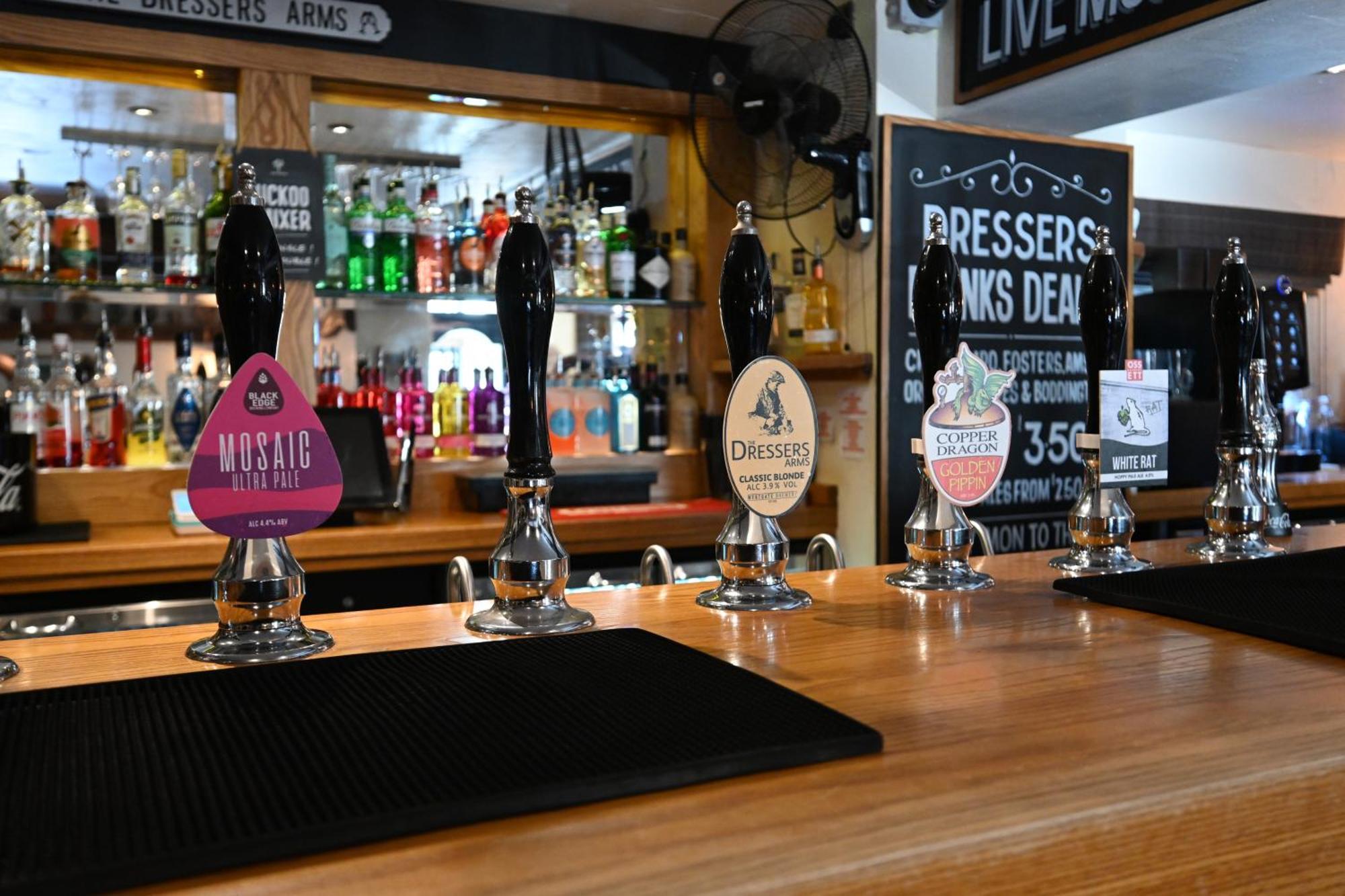 تْشورلي Rooms At The Dressers Arms المظهر الخارجي الصورة
